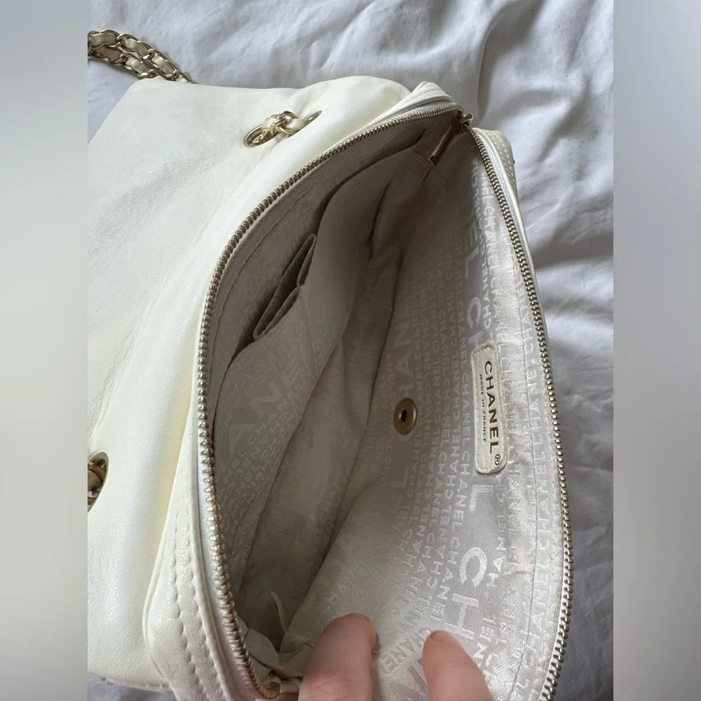 Vintage Chanel Rose Flap Bag - Picture 6 of 11